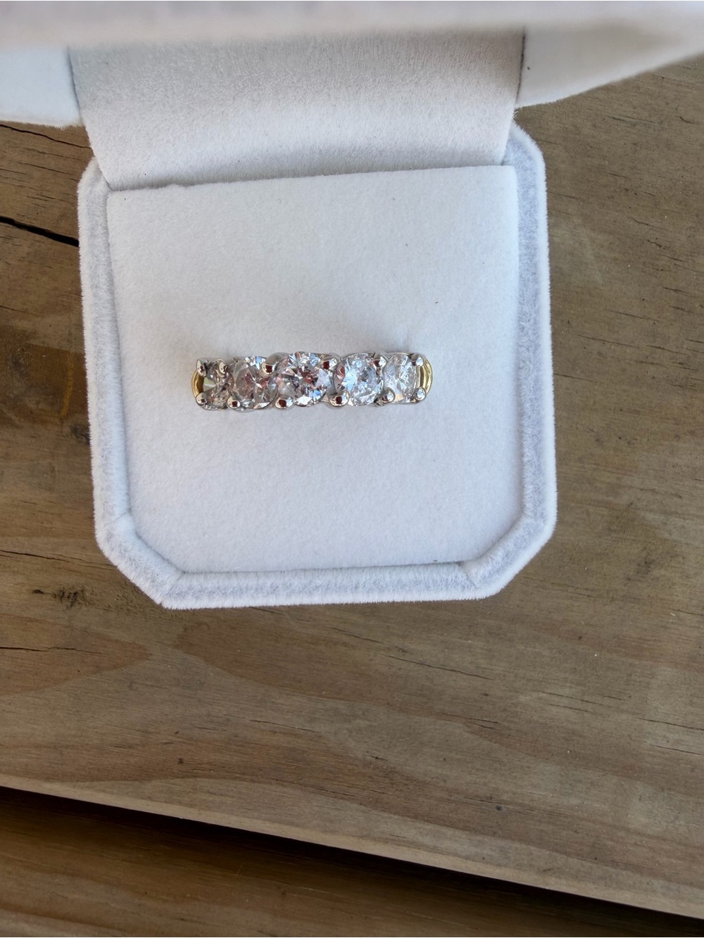 18k/platinum Natural diamond band